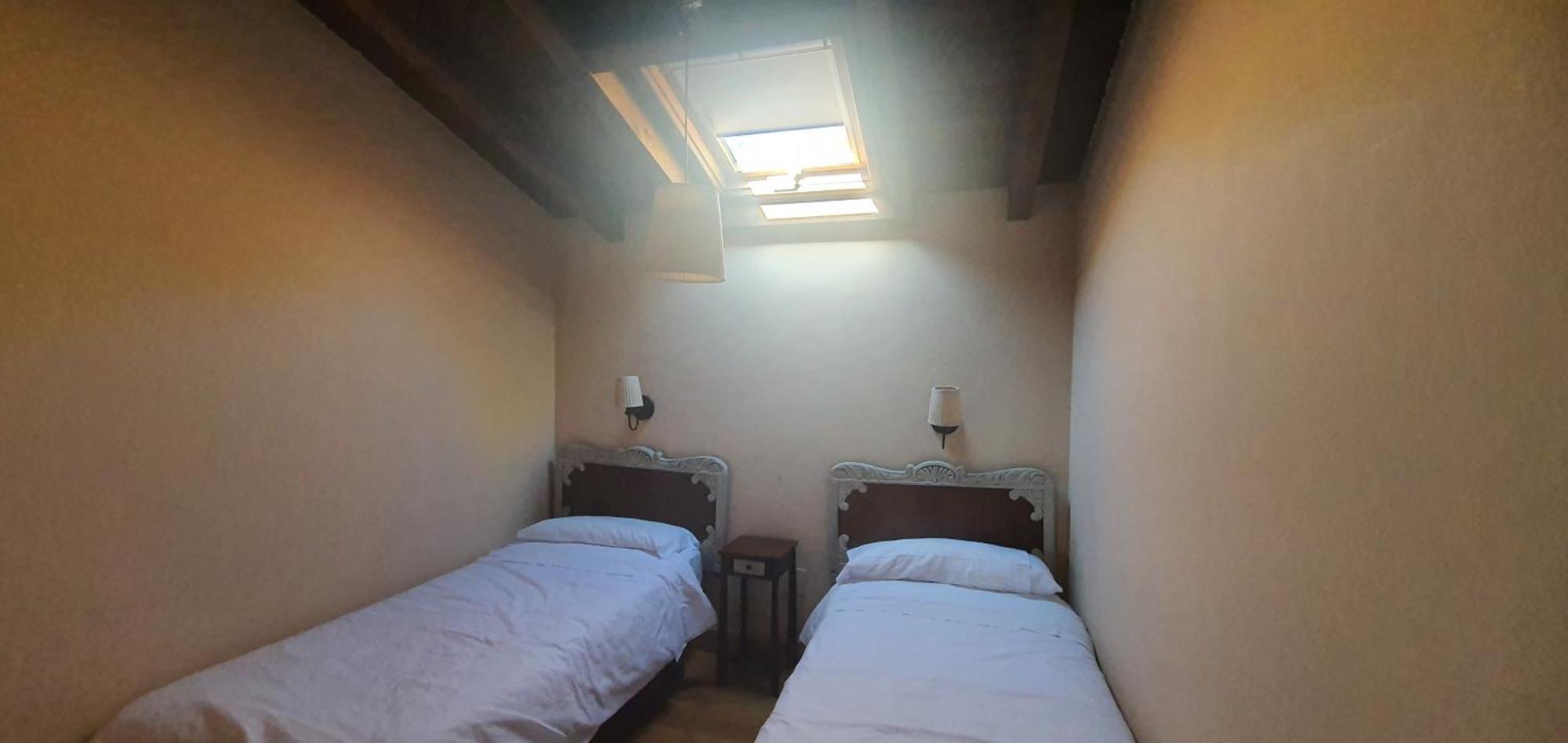 Fuente De Gueelo Guest House San Bartolome de Meruelo ภายนอก รูปภาพ