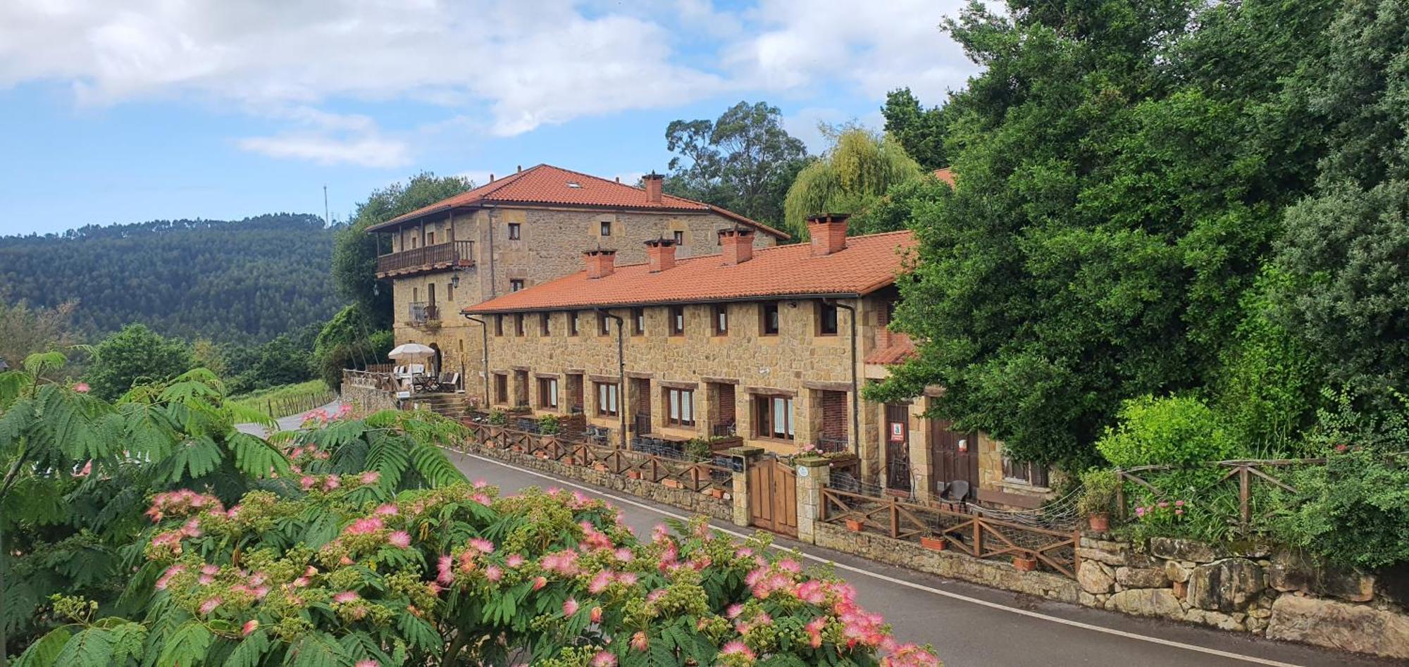 Fuente De Gueelo Guest House San Bartolome de Meruelo ภายนอก รูปภาพ